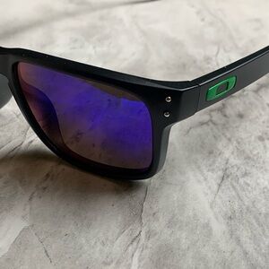 New Black Sunglasses Green Logo